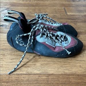 Five Ten 5.10 Dragon Lace Up Rock Climbing Shoes Size 45 / Mens Size 11.5